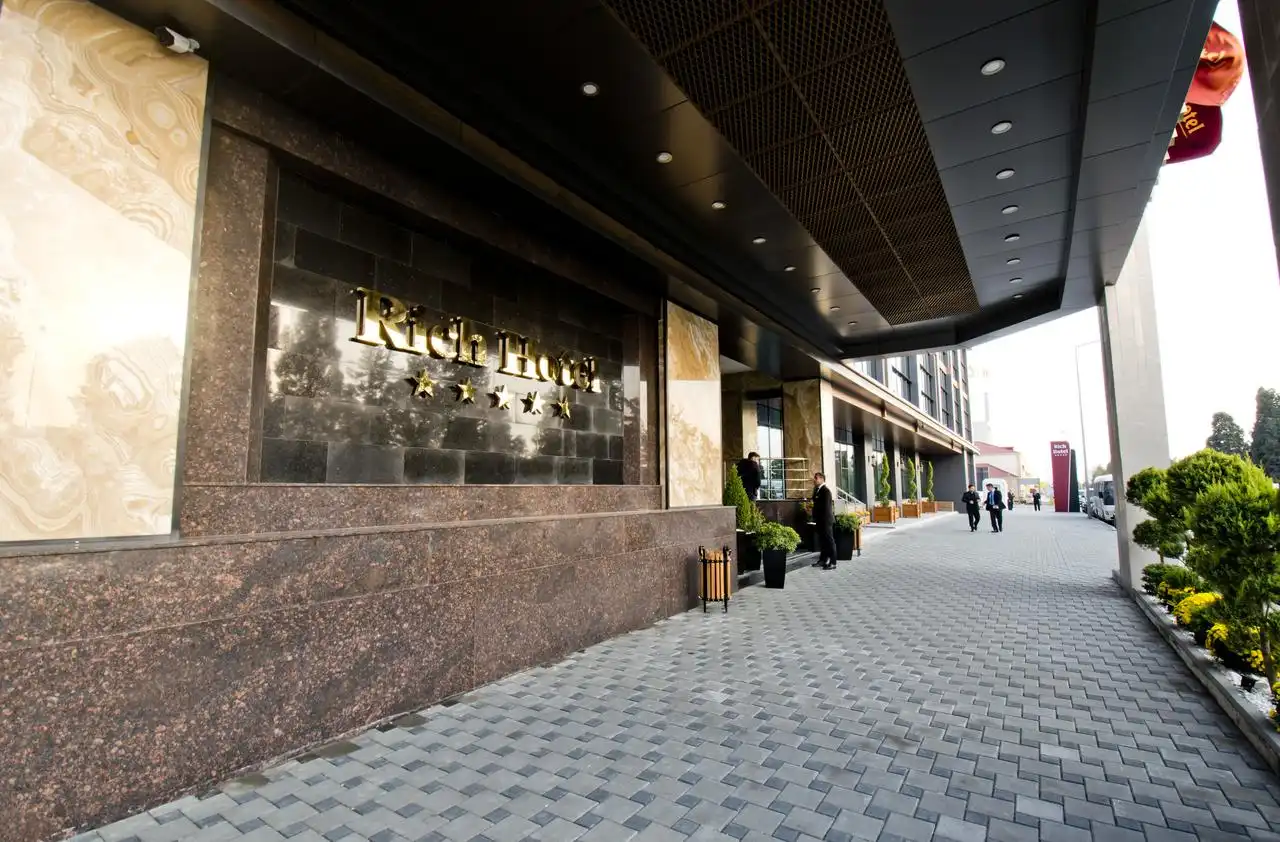 Rich Hotel 050