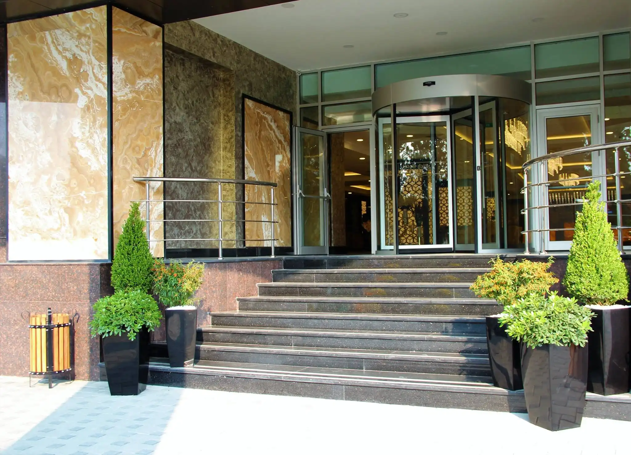 Rich Hotel 075