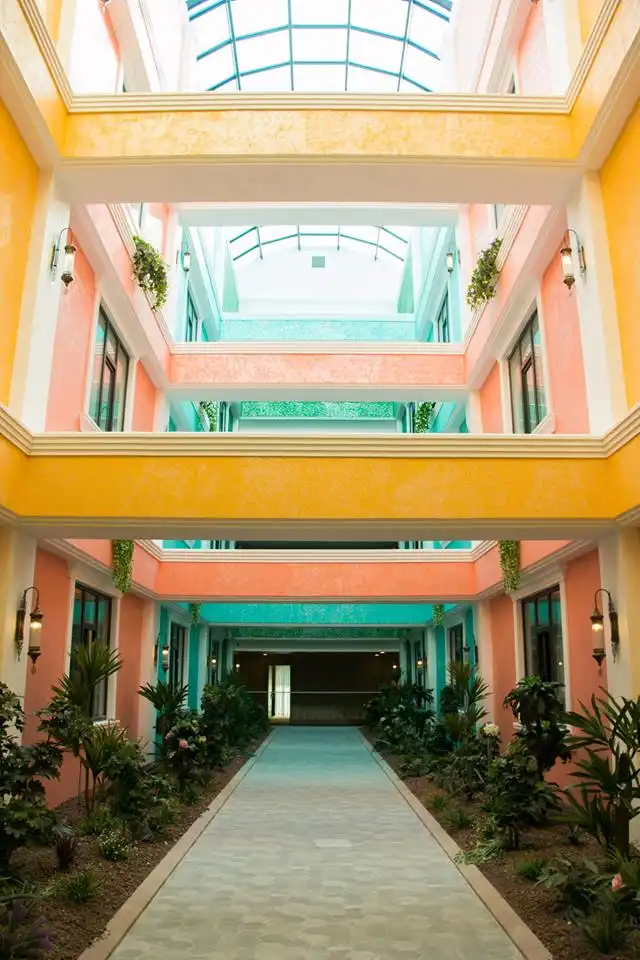 Rich Hotel 079